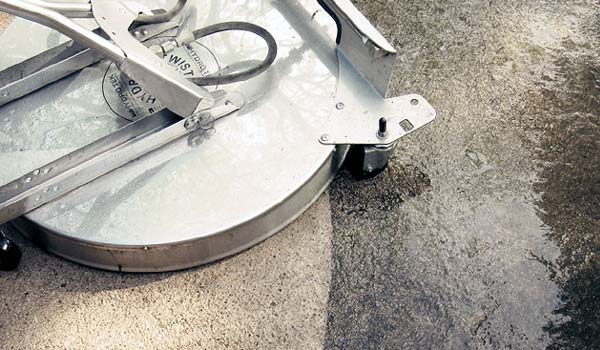 concrete-driveway-pressure-washing-in-appleton-wi